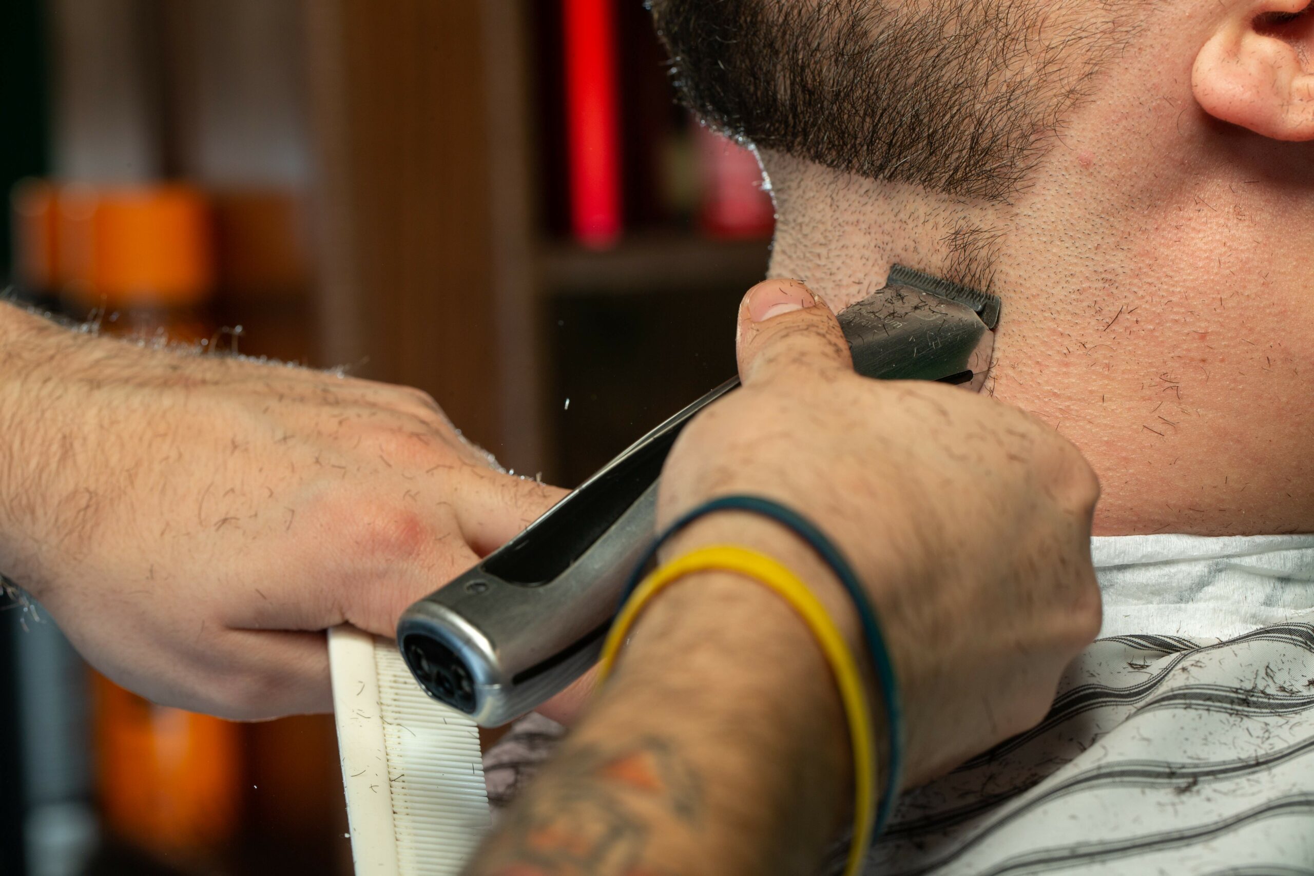 Barbier No Name 40 à Lit-et-Mixe réalisant un rasage traditionnel et l’entretien de barbe pour homme près de Hinx